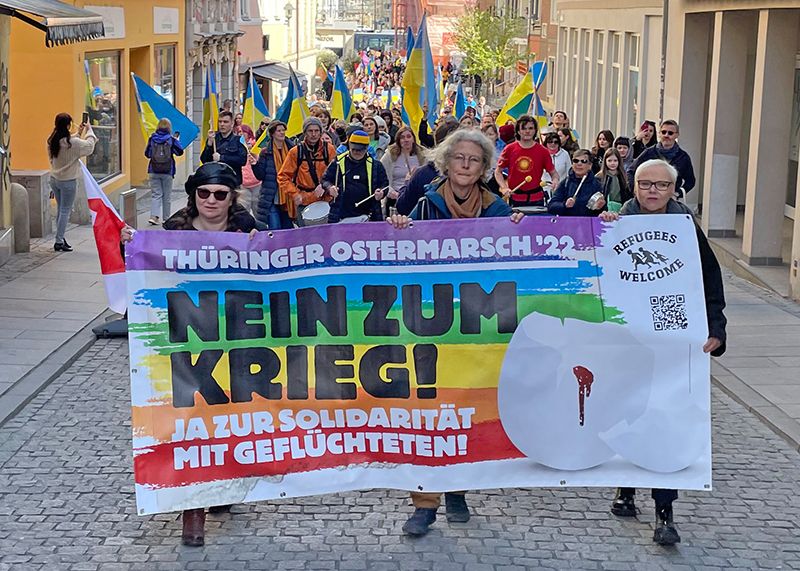 Der Ostermarsch in Jena hat etwa 400 Teilnehmerinnen und Teilnehmer angezogen.