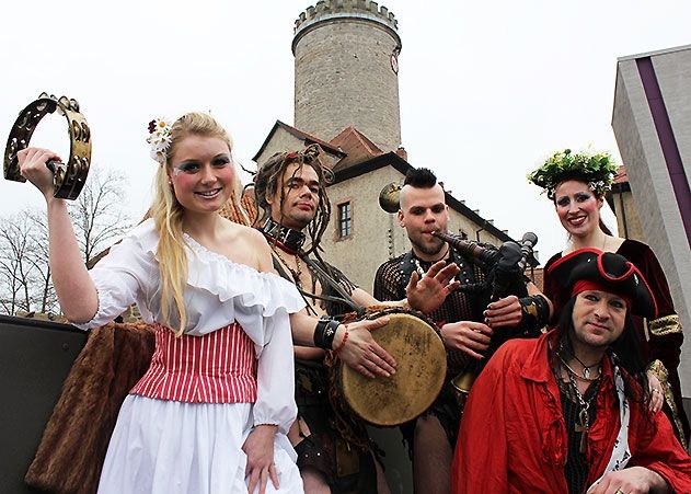 Mittelalterliche Klänge werden zum Osterspektakel auf der Leuchtenburg zelebriert.