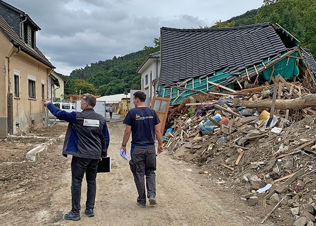 Das Ausmaß der Zerstörung durch die Flut hinterließ bleibende Eindrücke: Viele Häuser waren nur noch Schutt.