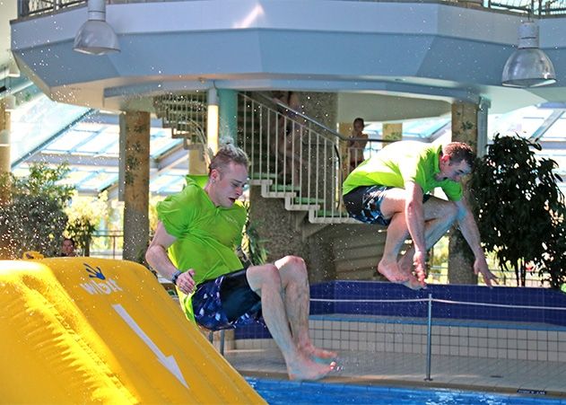 Rein ins Freizeitbad-Ferienvergnügen mit der gemeinsamen Schaukelsommer-Rabattaktion von GalaxSea und SAALEMAXX.