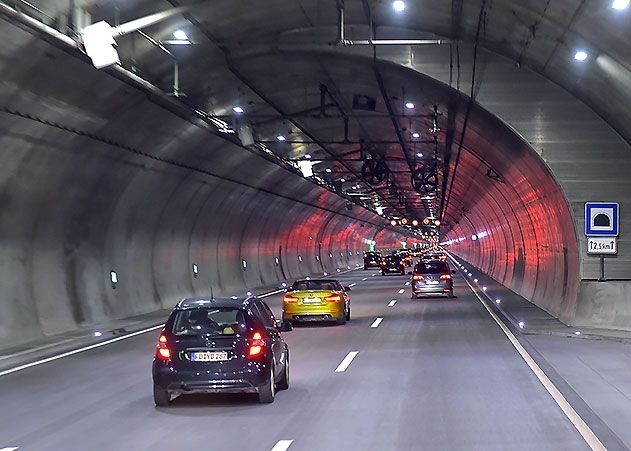 Der Jagdbergtunnel auf der A4 bei Jena ist 3,072 Kilometer lang.