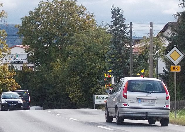 Ab 9. Oktober ist die B 88 Ortsdurchfahrt Rothenstein gesperrt. Eine weiträumige Umleitung über Milda wird eingerichtet.