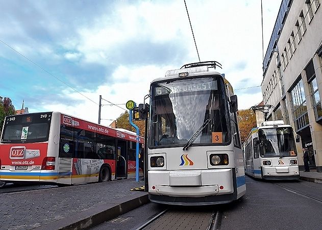 Seit diesem Jahr ist der Weltkindertag ein gesetzlicher Feiertag. Straßenbahnen und Busse des Jenaer Nahverkehrs fahren am Freitag nach dem Feiertagsfahrplan.