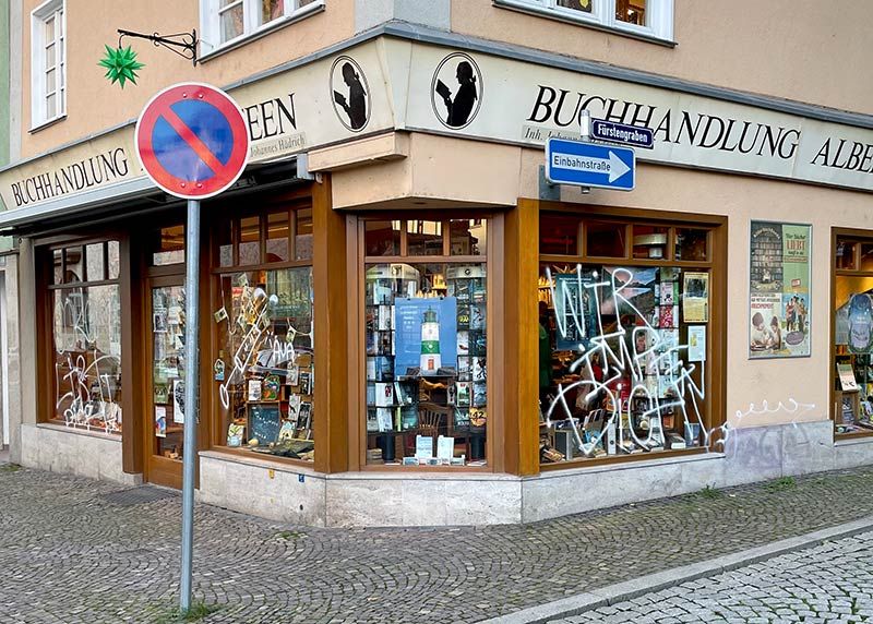 Blick auf die Buchhandlung Albert Steen.