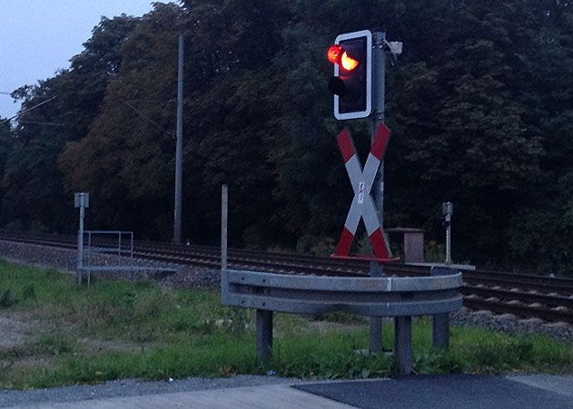 In der Nähe des Bahnüberganges in Jena-Löbstedt wurde in den Morgenstunden ein toter Mann auf den Gleisen entdeckt.