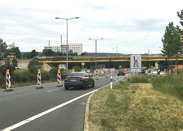 Blick auf Stadtrodaer Straße und die Behelfsbrücke.