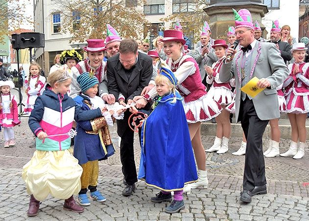 Jenas OB Thomas Nitzsche wurde der Rathausschlüssell abgenommen.