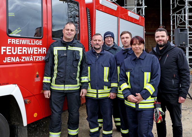 Freuen sich auf die neue Feuerwache: v.l.n.r. Sven Albrecht, Martin Haake, Danny Becher, Christian Spreda, Karoline Aepfler und Jenas Sicherheitsdezernet Benjamin Koppe.