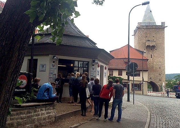 „Fritz Mitte“ verkauft jetzt seine Kult-Pommes im Achteck auf dem Johannisplatz.