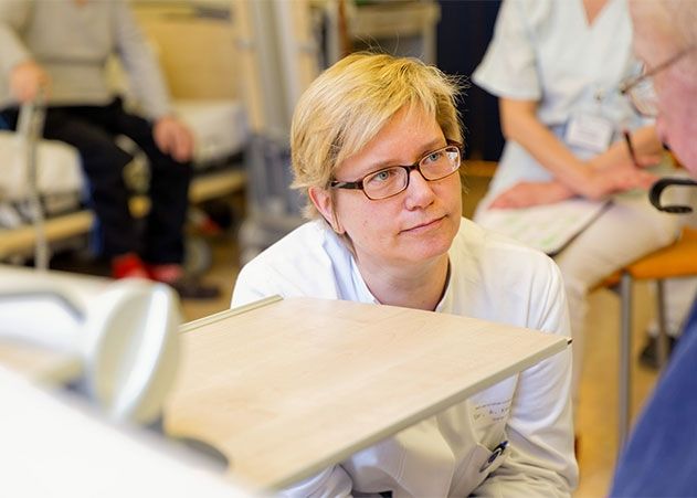 Die Geriatrische Tagesklinik öffnet wieder ihre Pforten. Klinikdirektorin Dr. Anja Kwetkat weiß, wie wichtig das teilstationäre Konzept für ältere Patienten ist.