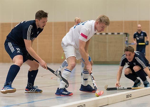 10:6-Sieg gegen den HC Lindenau Grünau aus Leipzig. Im Bild Jenas Kapitän Fabian Vajko (m.).