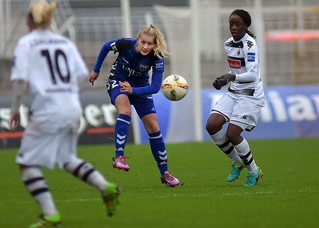 Die Jenaerin Maren Tellenbröker (Mitte) gibt im Spiel FF USV Jena gegen Borussia Mönchengladbach ihr Bundesliga-Debüt.