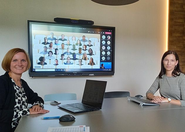 Azubi-Begrüßung einmal anders: Ein Online-Kennenlernen mit den Ausbildungsverantwortlichen Nancy Fischer-Kroll (l.) und Annalena Ciesla gab es zum heutigen Azubi-Start in der Stadtwerke Jena Gruppe. 33 junge Menschen beginnen ihre Ausbildung in den Unternehmen der Stadtwerke Jena Gruppe.