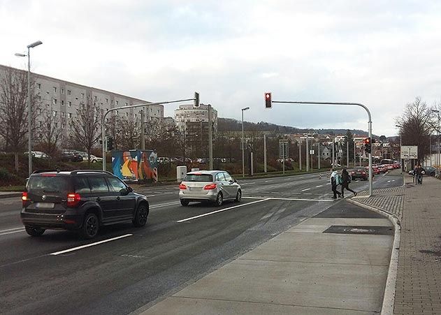 Die neue Ampelanlage in der Rudolstädter Straße schaltet alle zwei Minuten auf rot. Autofahrer sind wenig begeistert.