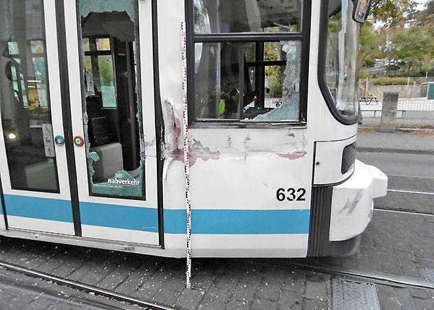 Weil ein Lkw-Fahrer unaufmerksam war, kam es am Mittwoch in Jena-Nord zu einem Zusammenstoß mit einer Straßenbahn.