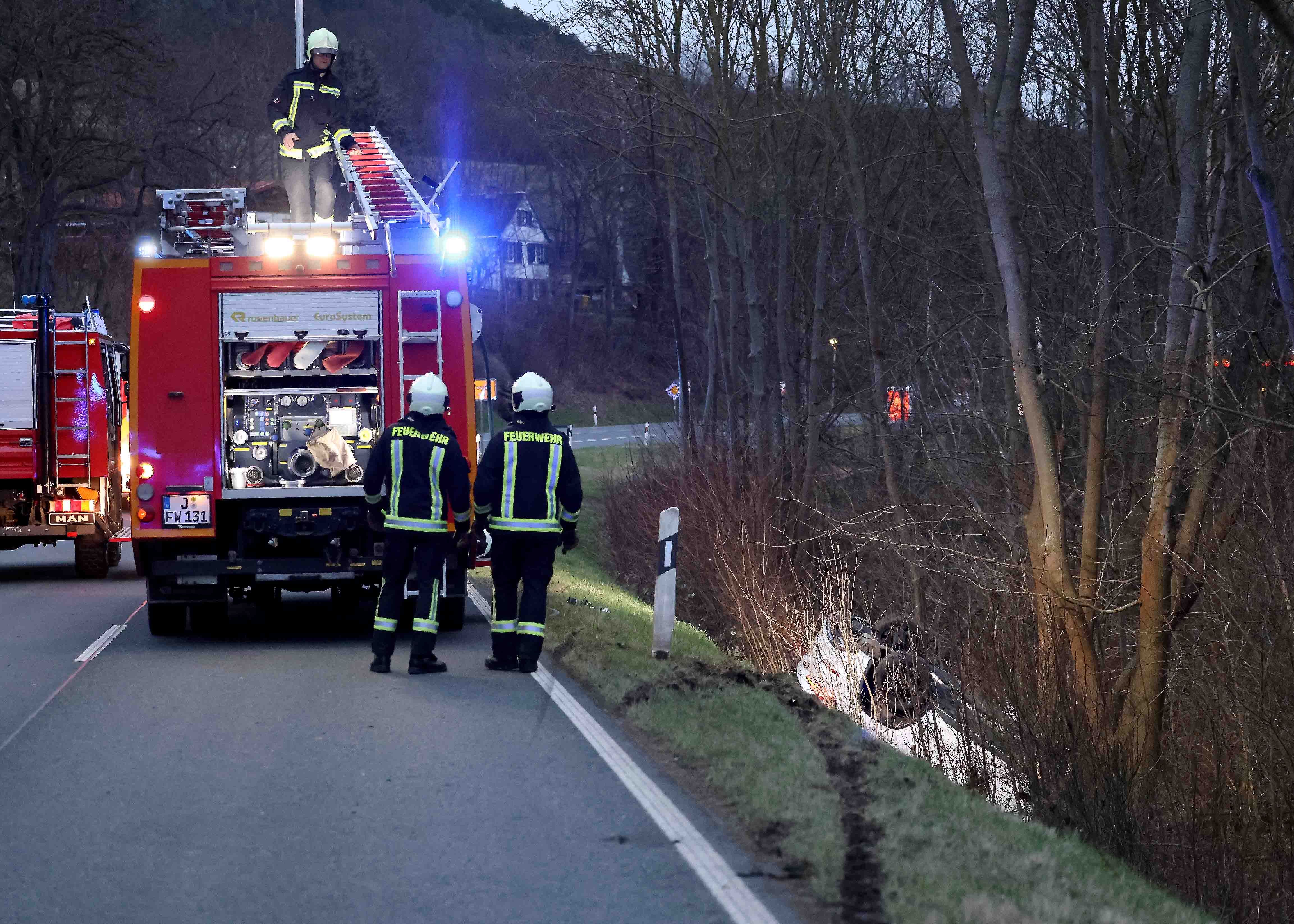 Wie ein Wunder hat der Mann den schweren Unfall unverletzt überstanden.