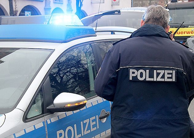 Ein Radfahrer ist am Donnerstag in Jena bei einem Unfall mit einem Lkw verletzt worden.