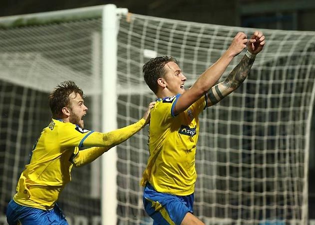 Mit einem Doppelpack und einer Vorlage hat sich Phillip Tietz zurückgemeldet und dem FC Carl Zeiss Jena am Montagabend beim SV Wehen Wiesbaden einen Auswärtssieg beschert.