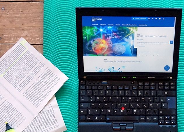 Um am heimischen Arbeitsplatz die Online-Vorlesungen der Uni Jena besuchen zu können, benötigen meist einen Laptop. Daher sucht die Universität jetzt gebrauchte Laptops für ihre Studierenden.