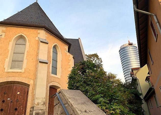 Auch die katholische Pfarrei „St. Johannes Baptist“ in Jena wurde von den Schmierfinken verunstaltet.