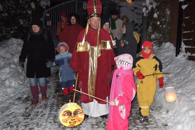 Weihnachtsstimmung beim Nikolausmarkt in Winzerla.