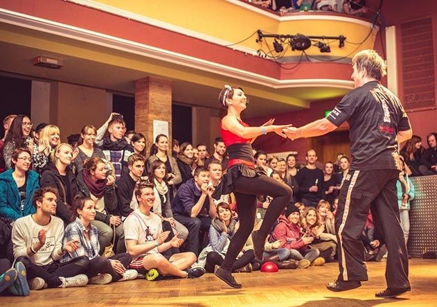 Ein voller Erfolg war der Tanzabend des Hochschulsports im F-Haus Jena.