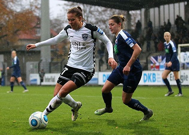 Lisa Seiler (links, FF USV Jena) gegen Wiebke Meister (1. FFC Turbine Potsdam).