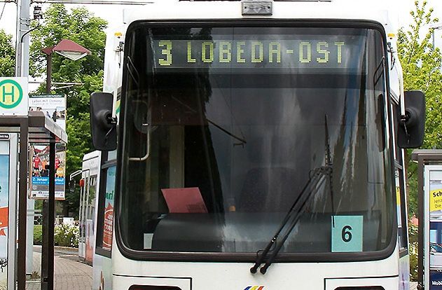 Die Straßenbahnstrecke zwischen den Haltestellen Platanenstraße und Lobeda-Ost muss in dieser Woche für zwei Nächte gesperrt werden.