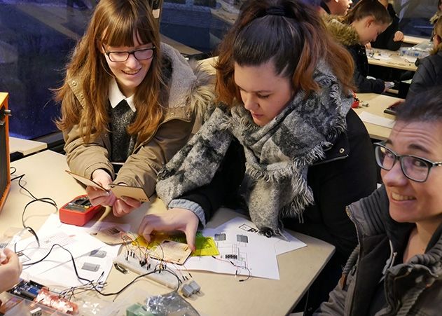 Workshop im FABMOBIL: Das fahrende Kunst- und Designlabor.