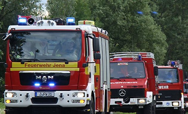 Nachdem der Sonntag mit strahlendem Sonnenschein am Morgen einen sonnigen Tag erhoffen ließ, überraschte am Nachmittag ein Wolkenbruch die Saalestadt. Wegen Gewitter und Starkregen musste an mehreren Orten die Feuerwehr zur Hilfe gerufen werden.