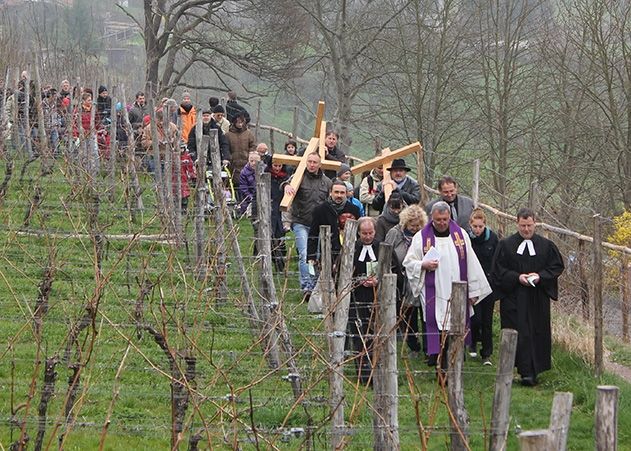 Evangelische und katholische Christen begehen an Karfreitag wieder den Kreuzweg von Seitenroda hinauf zur Leuchtenburg. Mit diesem Ritual erinnern die Christen an die Verurteilung und den Tod Jesus in Jerusalem.