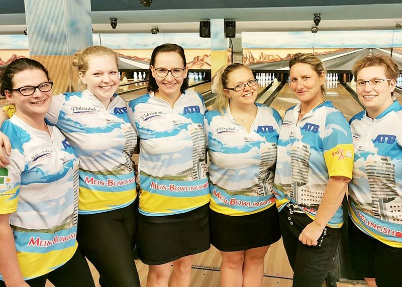 Die Damen der Roma Bowlers freuen sich über den Gewinn der Landesmeisterschaft.