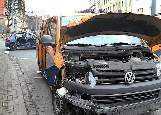 Mehrere Verletzte bei Verkehrsunfall am Roten Turm in Jena.