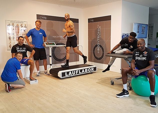 Vor dem Trainingsstart: Die Spieler von Science City Jena absolvierten am Montag den obligatorischen Gesundheitscheck.