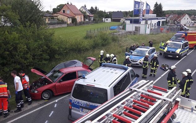 Am Freitagabend verfolgte die Polizei einen gesuchten Pkw quer durch Jena. Das Auto mit Insassen konnte in Isserstedt gestellt werden.