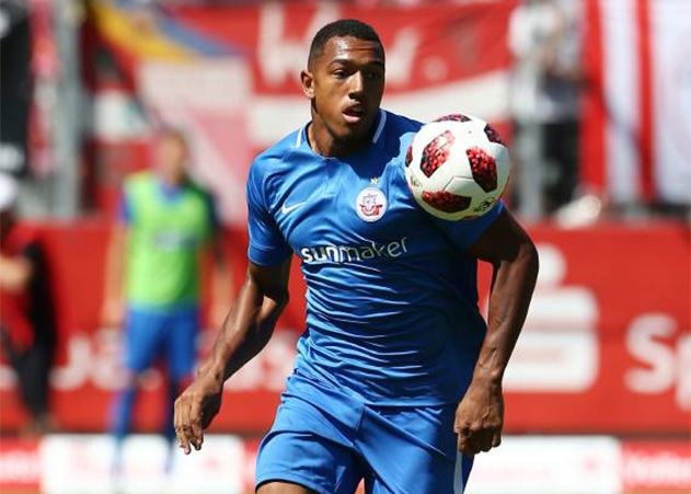 Anton Donkor unterschreibt beim FCC einen Vertrag bis Sommer 2021.