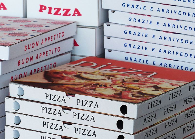 Unbekannter Täter klaut einem Pizza-Boten die Lieferung.