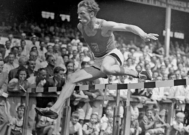 Bei der Ostzonenmeisterschaft in Jena gewann 1949 Heinz Stephan von der BSG Schott Jena den Hürdenlauf. Danach wurde er noch zweimal DDR-Meister über 110 m Hürden im Jahr 1950 und 1951.