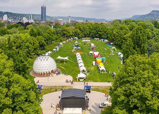 Blick auf die Rasenmühleninsel in Jena.