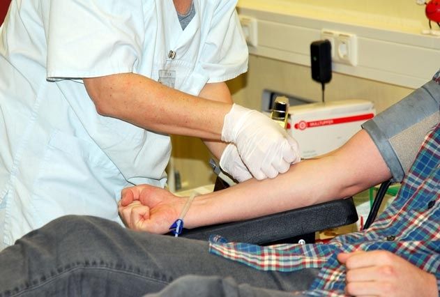 Gerade in den Sommermonaten benötigt das Uniklinikum Jena die Unterstützung durch Blutspender.