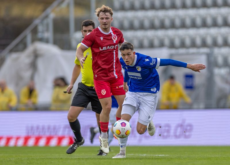 Pasqual Verkamp trifft in der 73. Minute zum 1:0 für seine Zeiss-Elf.