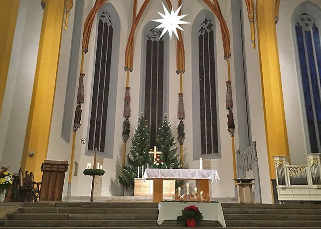 Wer die Gottesdienste in der Stadtkirche am 24., 25. und 26. Dezember besuchen möchte, muss sich vorher anmelden.