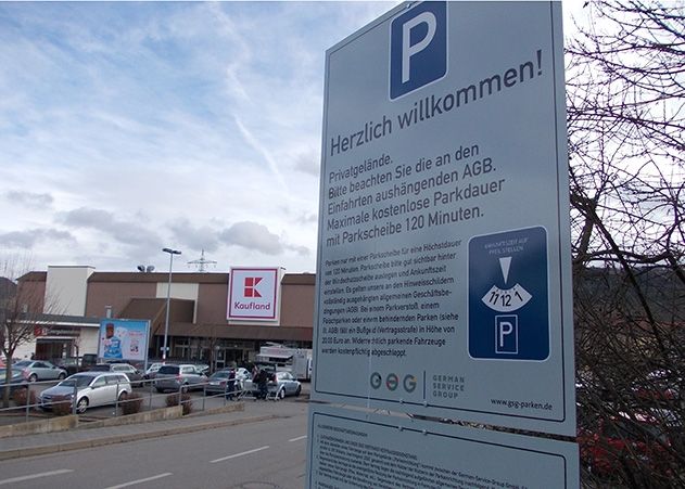 Auf dem Kaufland-Parkplatz in Jena-Nord das Auto abstellen, in die Straßenbahn steigen, zur Arbeit fahren und erst am Abend das Auto wieder abholen. Das kann jetzt richtig teuer werden.