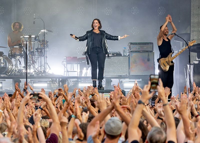 Frontfrau Stefanie Kloß und ihre Fans bereiteten sich ein Konzerterlebnis der besonderen Art.