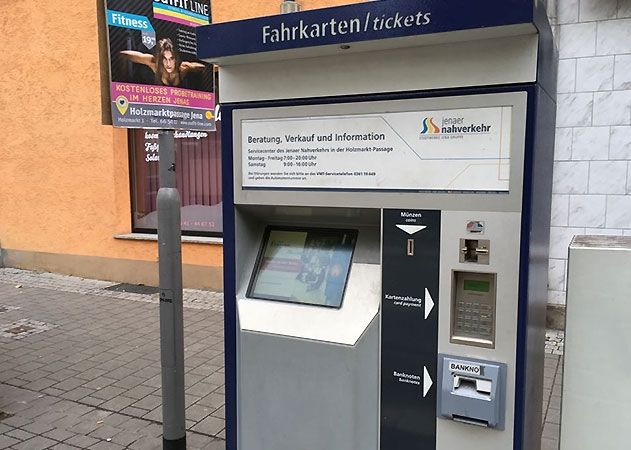 Nach Anstieg der Einbrüche: Der Jenaer Nahverkehr schaltet die Geldscheinfunktion der Fahrkartenautomaten ab.