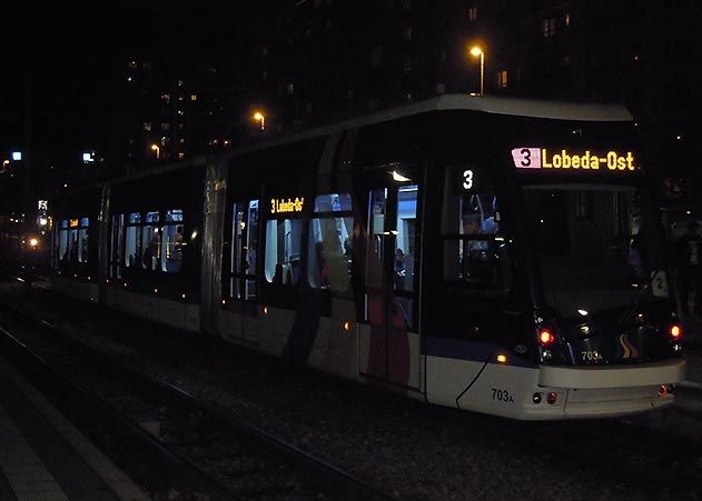 Eine Gesangseinlage in der Straßenbahn endet mit einer Schlägerei.