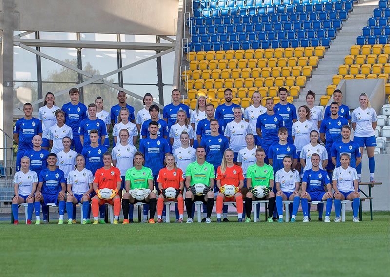 Zwei Teams ein Verein: Am Ende des Fotoshootings kam es zu einem besonderen Mannschaftsbild.