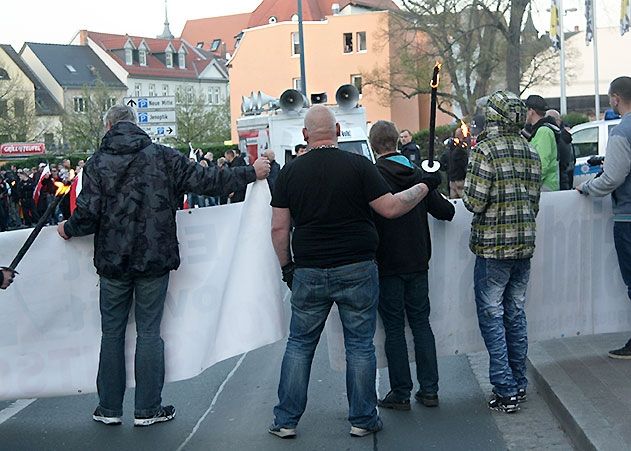 Mit einem Fackelzug demonstrierten 200 Thügida-Anhänger am 20. April, Hitlers Geburtstag, in Jena.