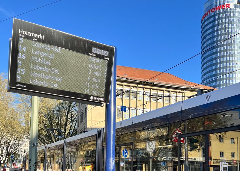 Wann fährt der nächste Bus oder die nächste Straßenbahn?