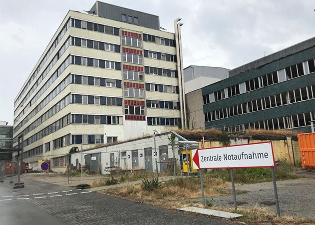 Vollsperrung wegen Abrissarbeiten: Geänderte Wegeführung zur Zentralen Notaufnahme am Uniklinikum in Lobeda